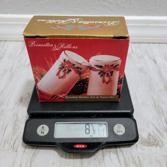 Poinsettia & Ribbons Salt & Pepper Porcelain Shaker Set 3.5" Tall VTG Christmas - Picture 13 of 16